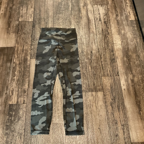 EUC, Lululemon HR Align Leggings, Heritage 365 Camo Green, 25”, MSRP $118 - Picture 5 of 7